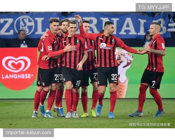 弗赖堡边路进攻权重重新分配 沙德霍勒左路纵深配合成新套路